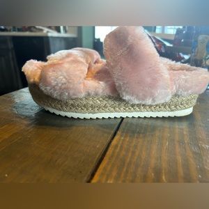 Steve Madden faux fur slippers size 7 worn once like new